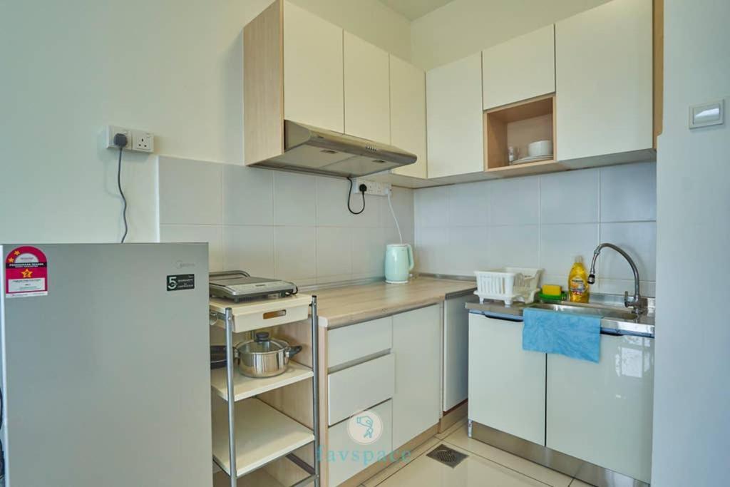 Studio With Pool - 4 Pax - Free Netflix - Semenyih Luaran gambar